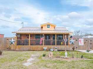510 4th St, Bayside, TX 78340