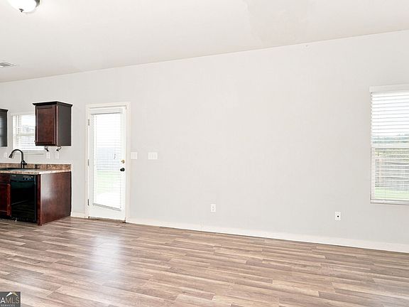 4th image of 1043 Sutherland Dr