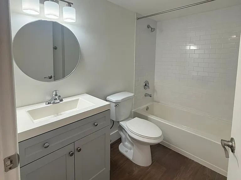 8881B Fontainebleau Blvd — Photo 7