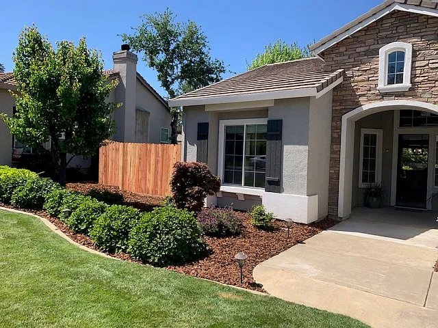 7468 Colbert Dr — Photo 2