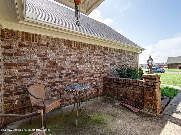 5th image of 1016 River Wood Cir N
