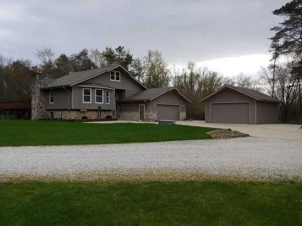 W370S4885 Pineview Ln, Dousman, WI 53118