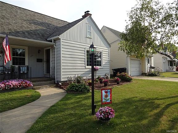 3rd image of 221 Northwood Dr