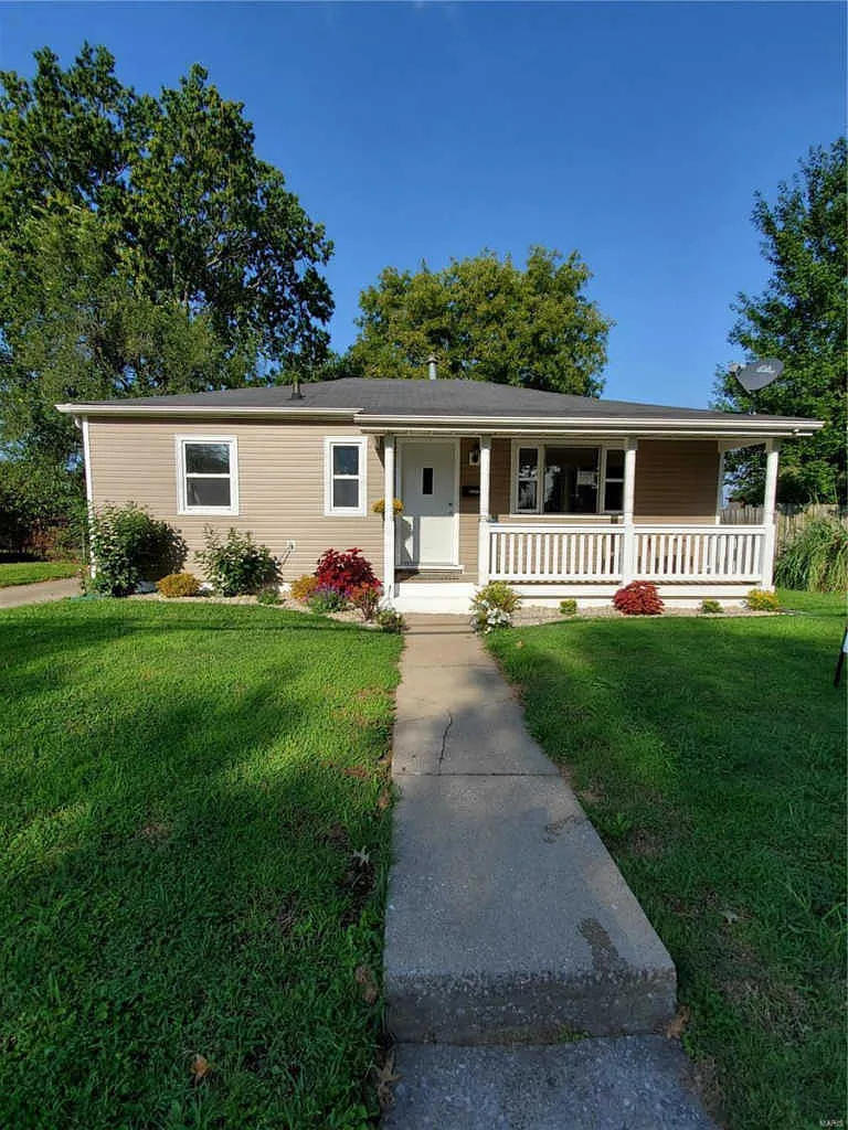 3241 Wayne Ave photo 1