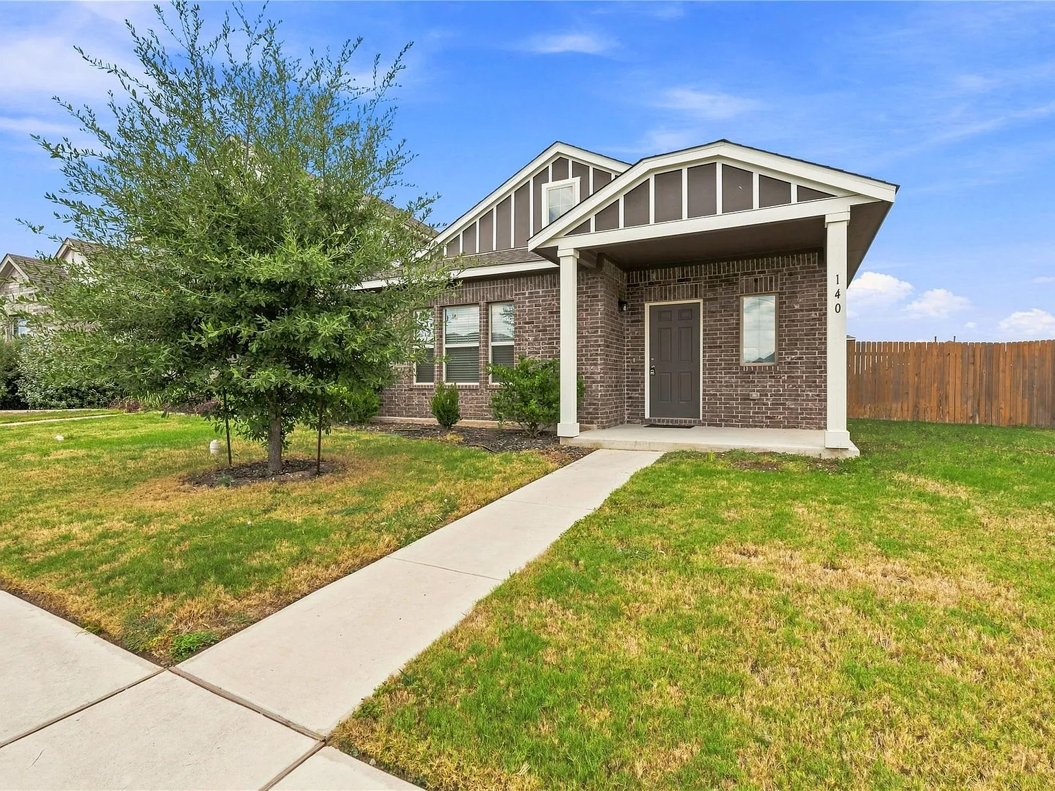 3 bed, 2.0 bath, 1456 sqft, $2,150 — Photo 2