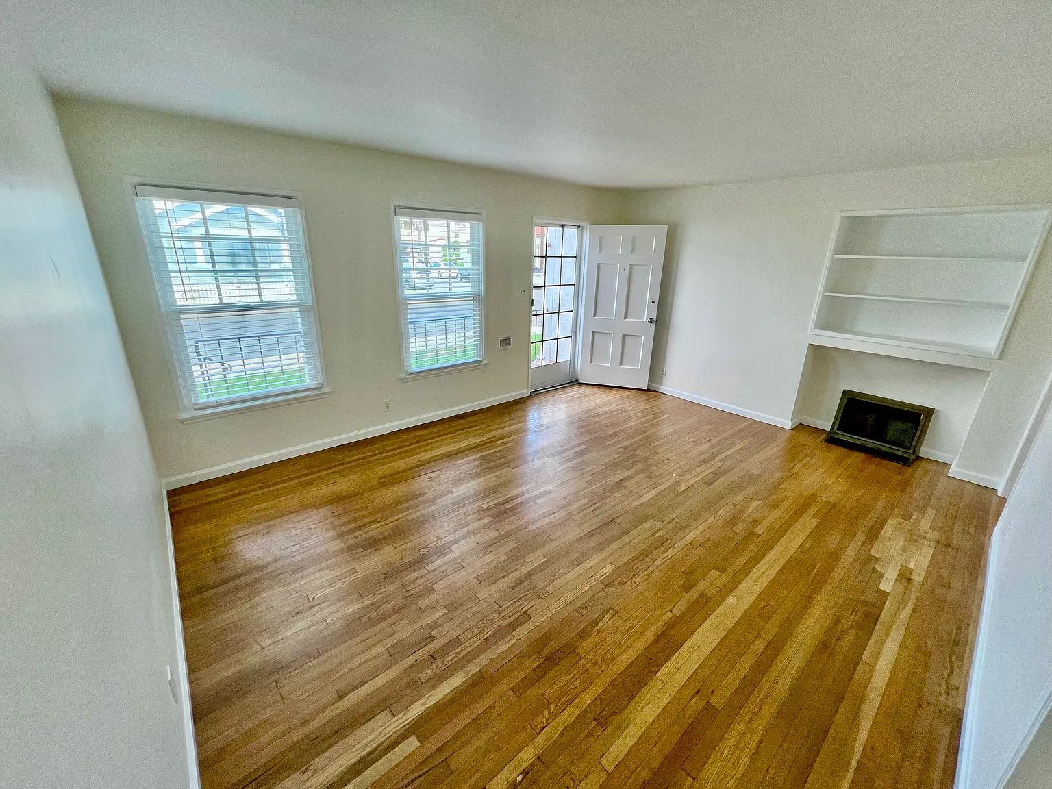 3 bed, 1000 sqft, $3,000 — Photo 3