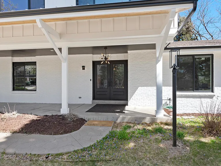 10021 E Grand Ave — Photo 2