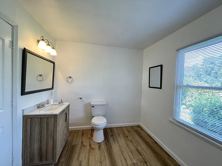 481 McQuade Cir — Photo 5