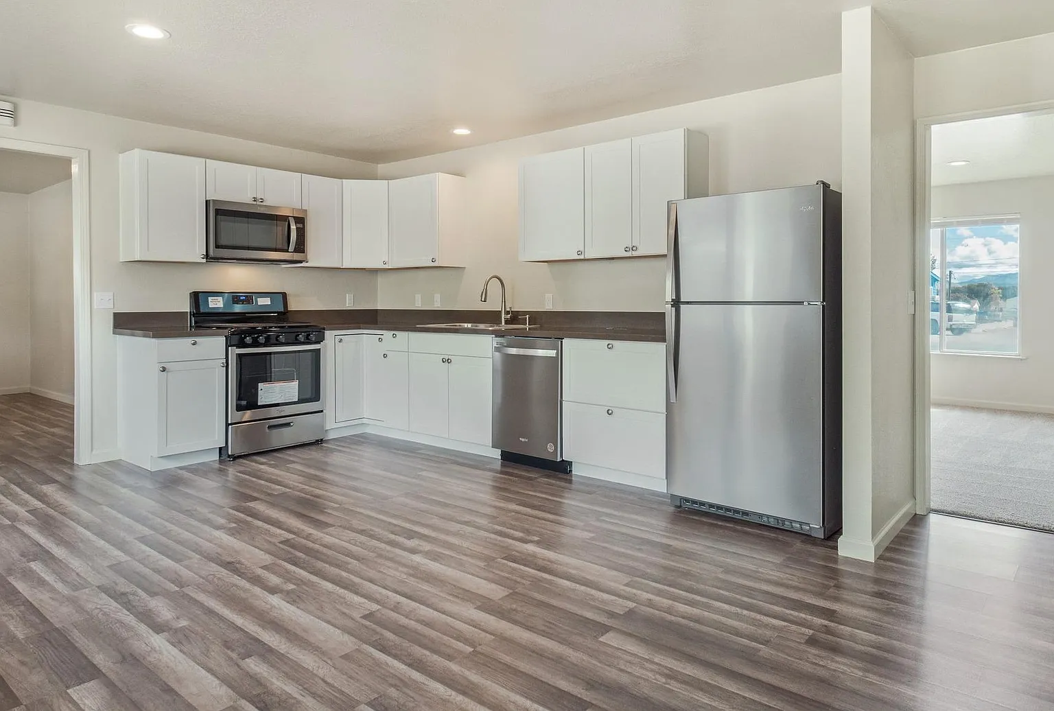 11 Bluestone Ave photo 1