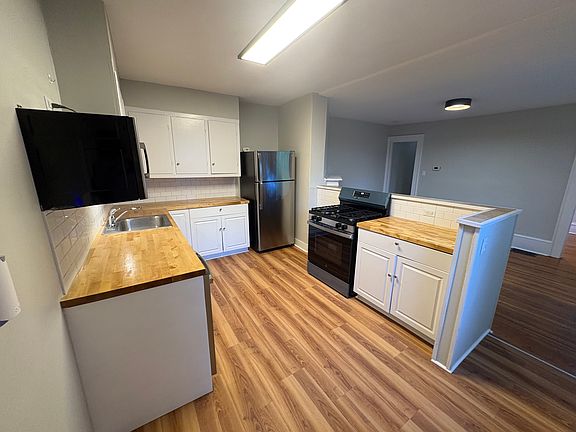 3rd image of 18-20 Ashland Ave #3