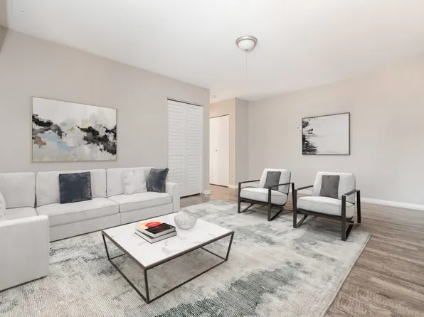 Signal Hill Apartments and Towhomes