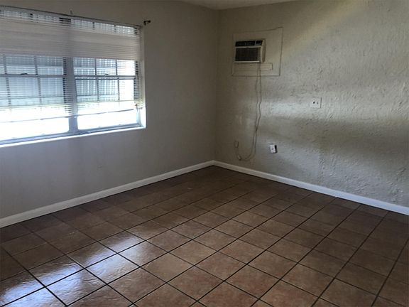 3rd image of 1731 Grand Blvd
