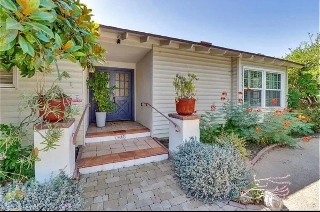4 bed, 2100 sqft, $4,200 — Photo 2