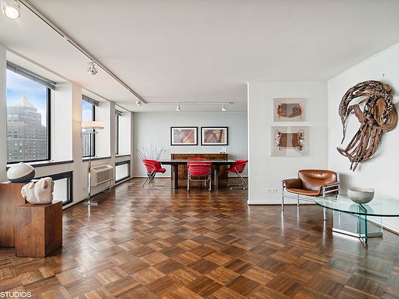 3rd image of 1110 N Lake Shore Dr APT 22S