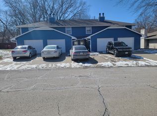 216 NW Nottingham Ln, Blue Springs, MO 64014