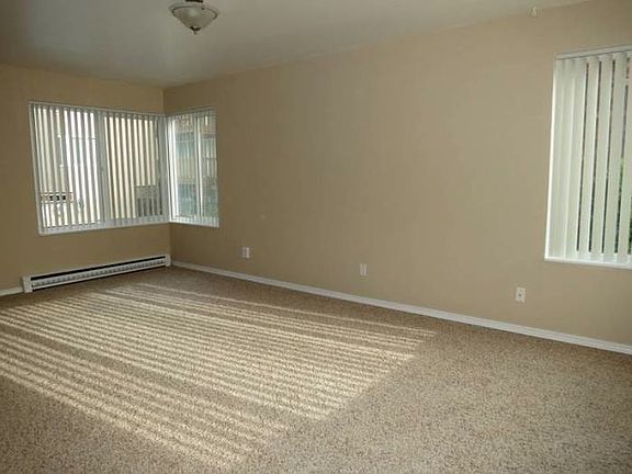 3rd image of 6811 Woodlawn Ave NE APT 22