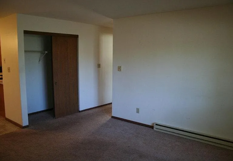 1147 Vogt Dr — Photo 8