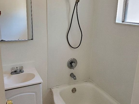 5th image of 4911-4917 Auburn Dr #4913