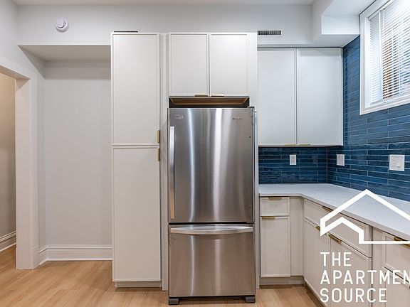 5th image of 533 W Wrightwood Ave #1