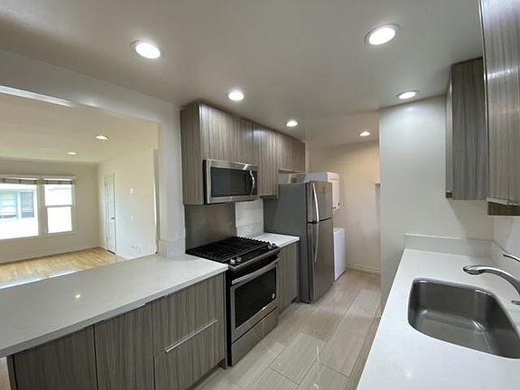 2nd image of 624 Lincoln Blvd