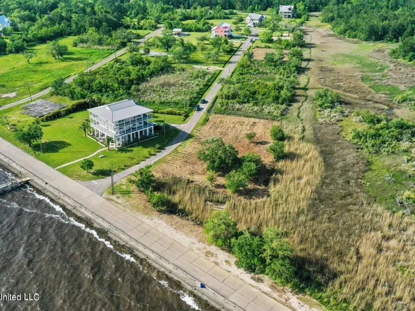 1430 N Beach Blvd, Bay Saint Louis, MS 39520