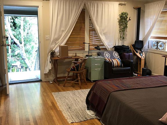3rd image of 1207 Horn Ave