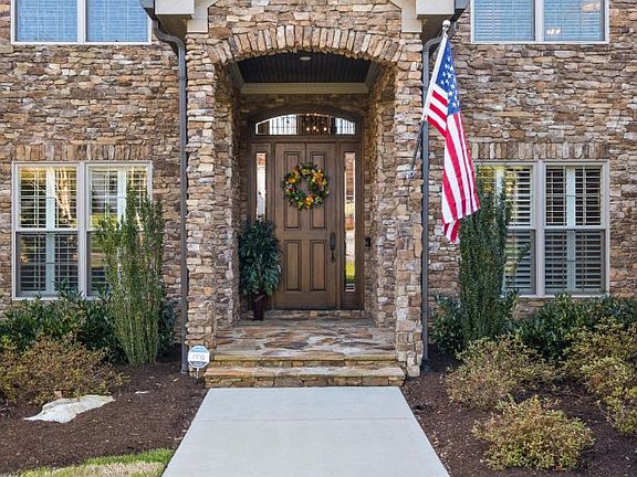 5th image of 7983 Jonathan Dr