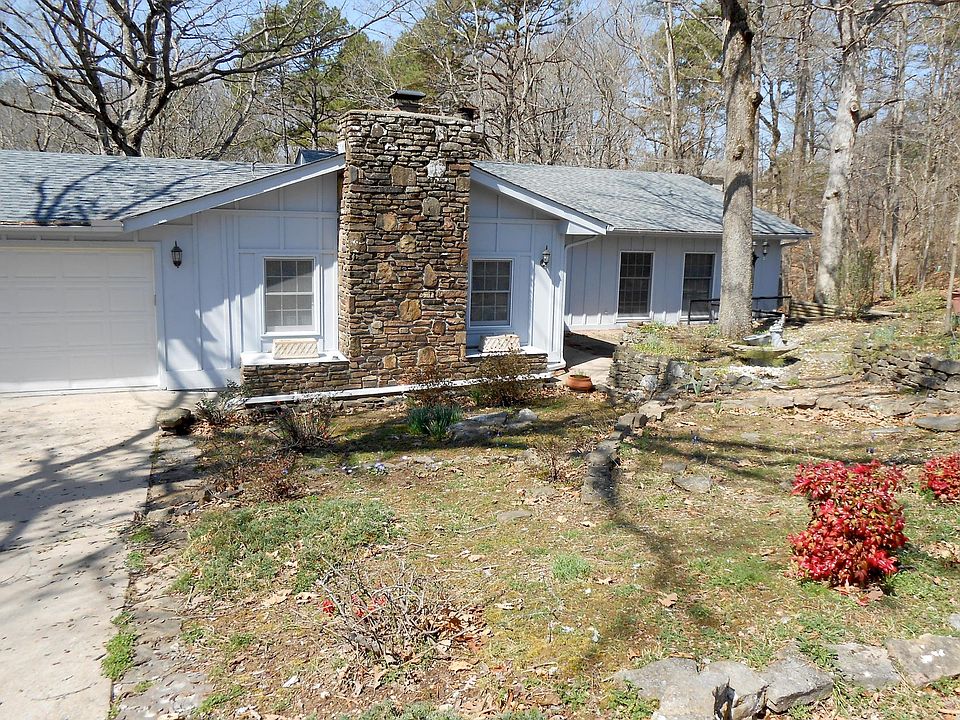 1st image of 6 Bacton Ln