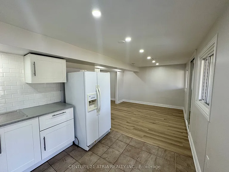 6 Woodward Cres #BASEMENT — Photo 3
