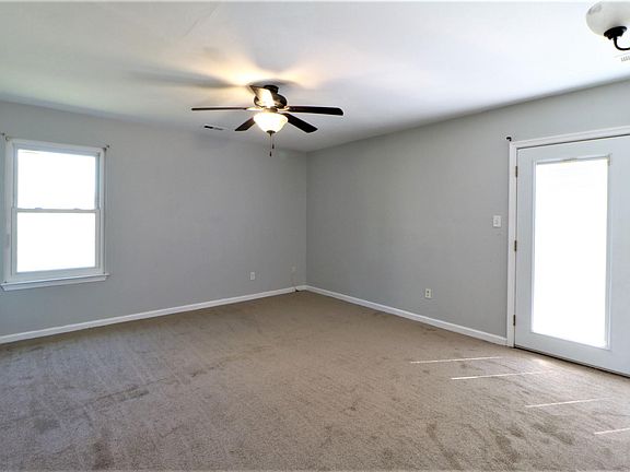 5th image of 313 Greenfield Cres