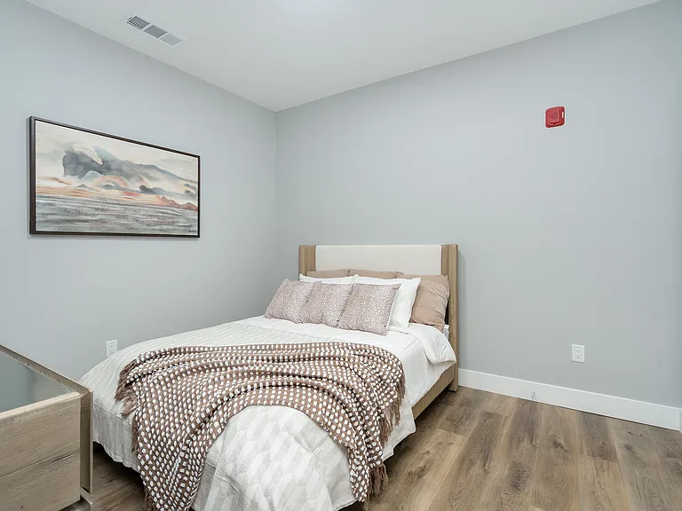 Lindsey Living — Photo 9