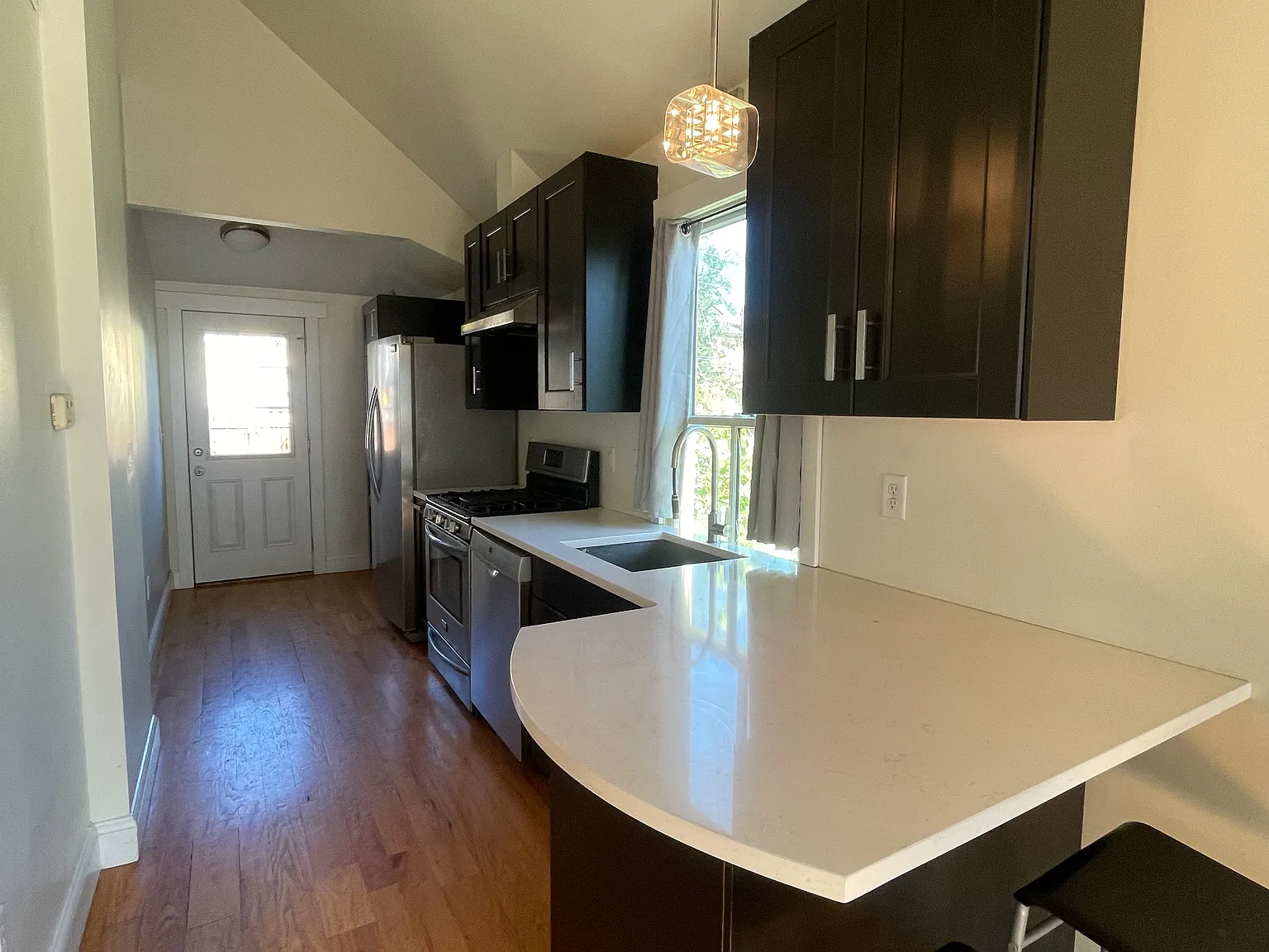 2 bed, 800 sqft, $1,875 — Photo 4