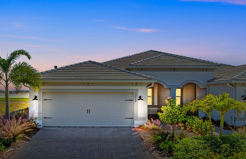 Welcoming Ellenwood Exterior