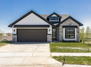 16 Pinnacle Ln, Tiffin, IA 52340