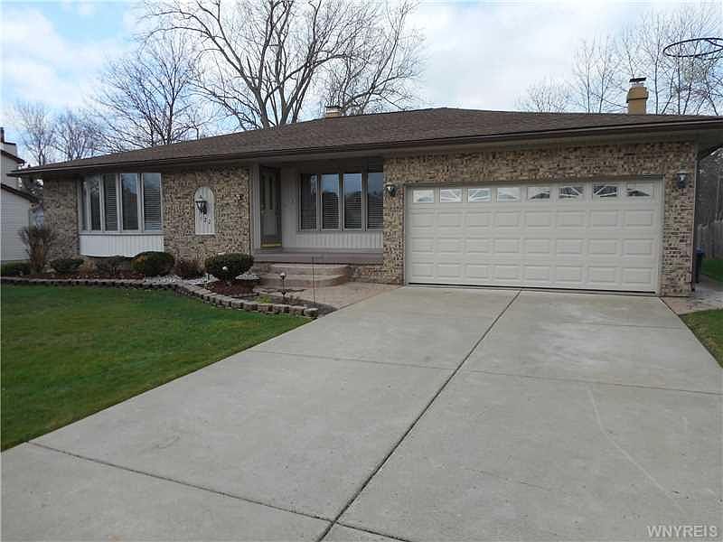 1st image of 122 Lowell Ln