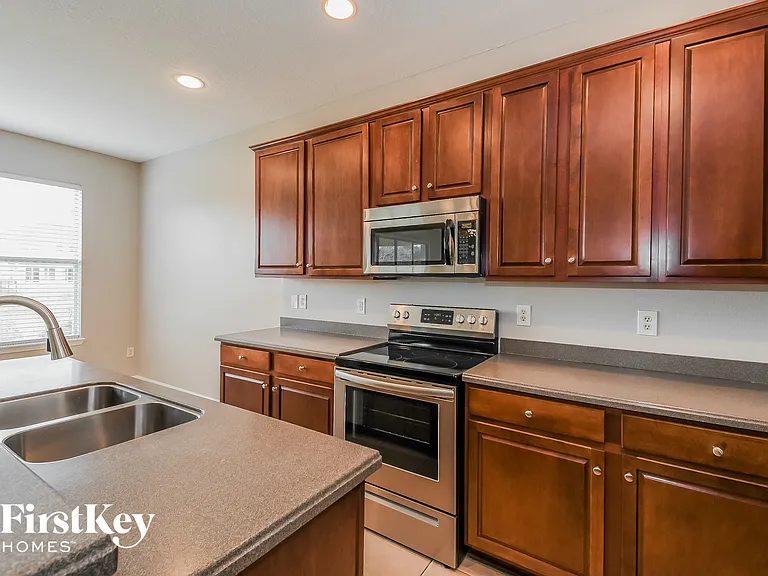 8327 Highgate Dr — Photo 7