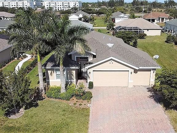 3rd image of 2123 SW 25th Ter