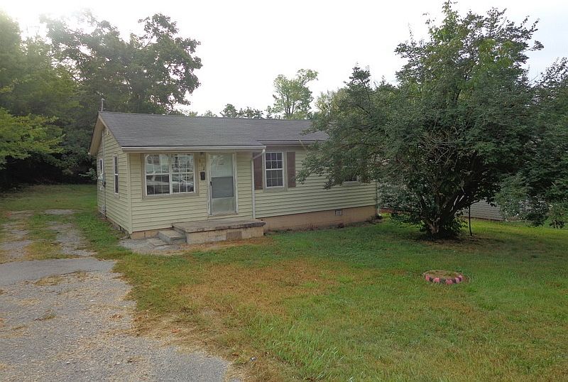 1st image of 912 Austin Dr