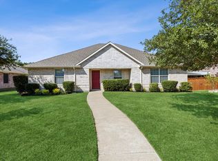 760 Meandering Dr, Cedar Hill, TX 75104