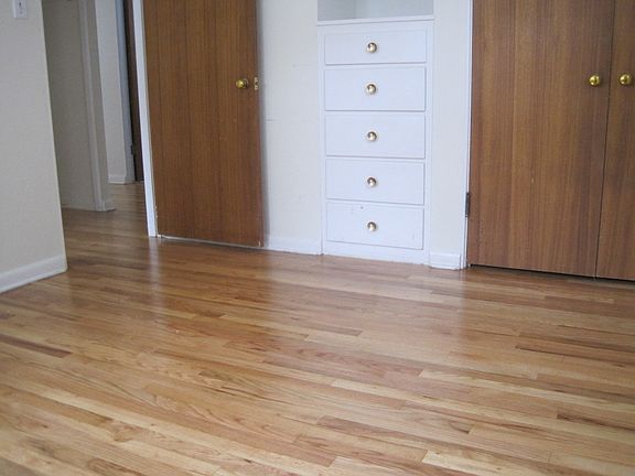 4th image of 701 Iris Ave