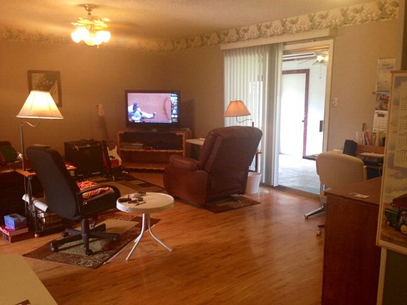 5th image of 4603 Dahlia Ln