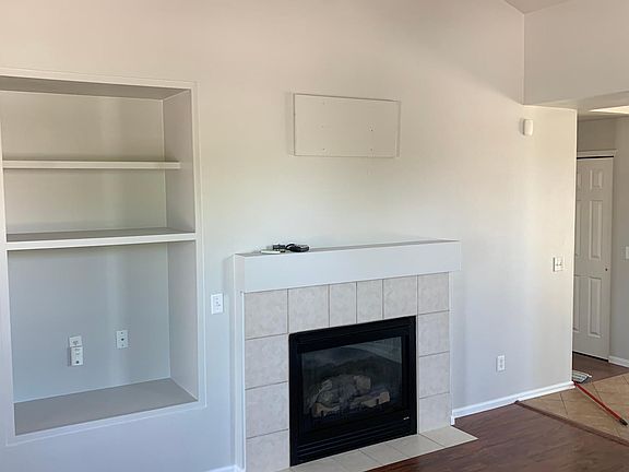 Family Room Gas Fireplace w/ Above TV Mount