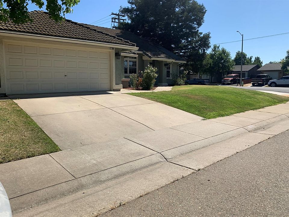 1st image of 600 Crow Creek Dr
