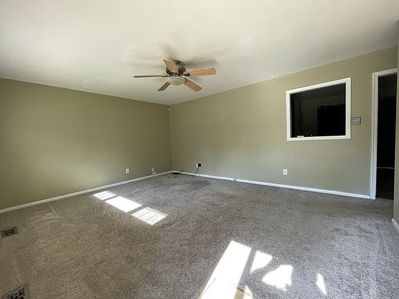 4th image of 844 Chatsworth Dr