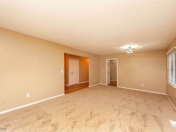 4th image of 9736 Brookline Oval