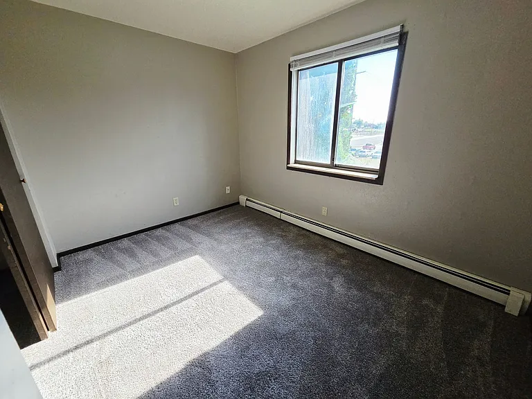 3010 E Rosser Ave — Photo 6