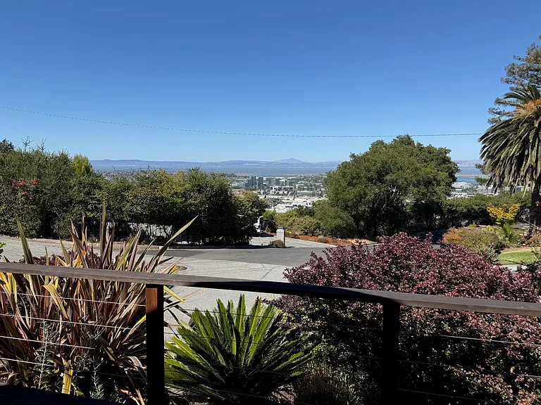 800 Buckland Ave — Photo 2