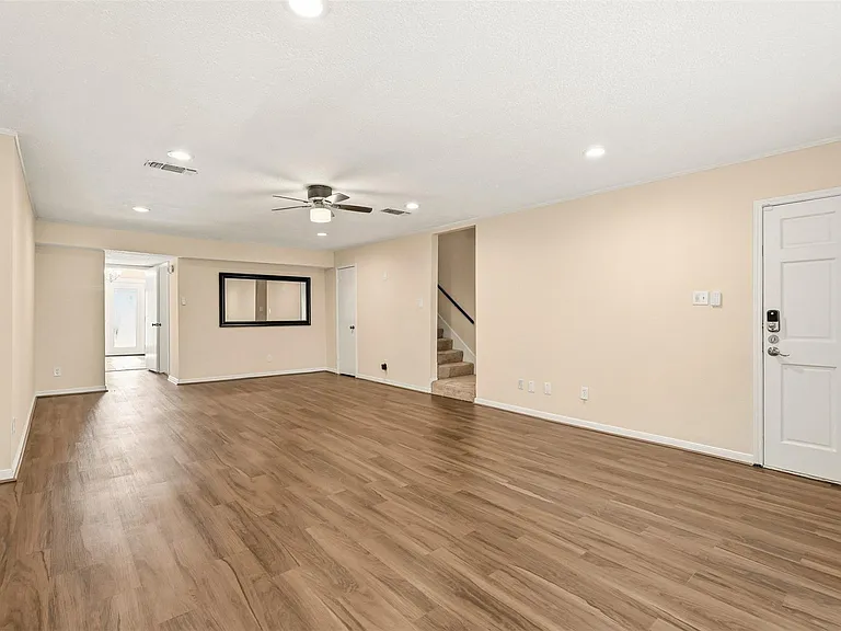 496 N Post Oak Ln #496 — Photo 5