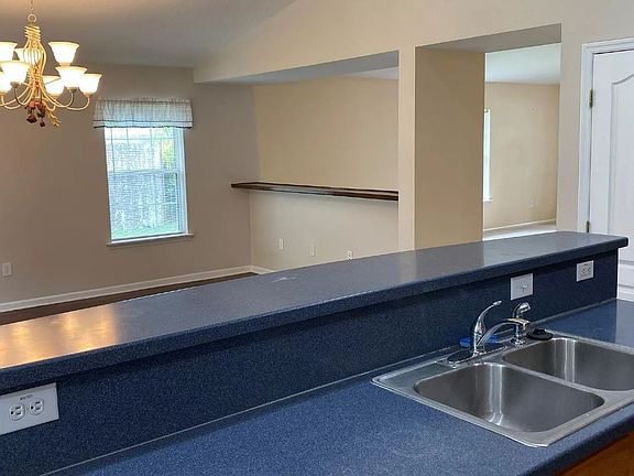 3rd image of 44 Barrister Ln