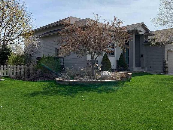 3rd image of 6800 S Braxton Cir